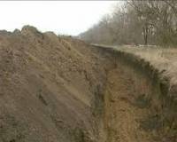 На границе с Россией уже вырыли 230 км противотанковых рвов